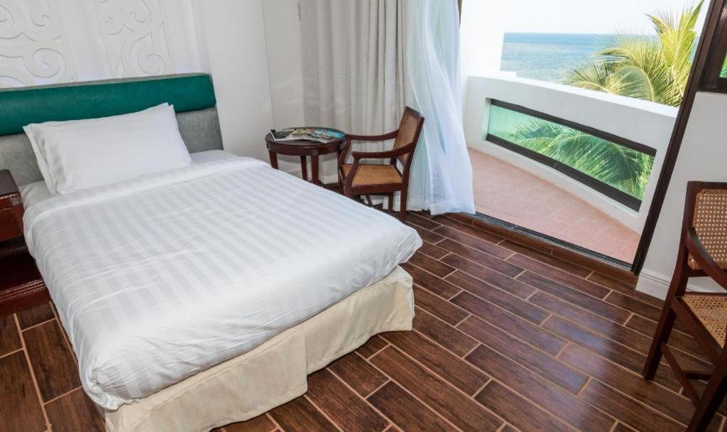 Vitalis White Sands Vigan Bagian luar foto